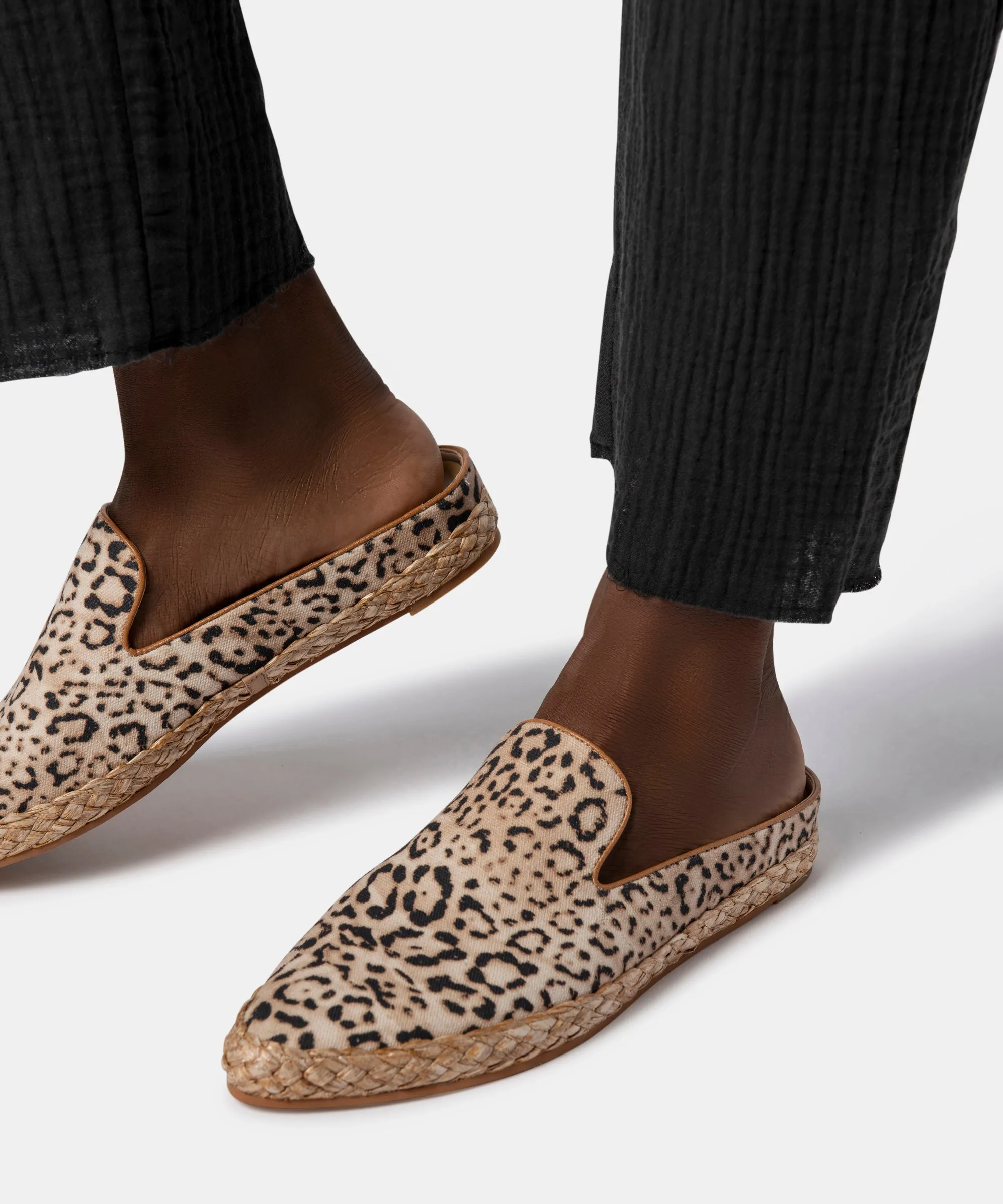 ODIS FLATS BEIGE LEOPARD CANVAS re:vita